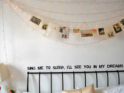 bloomai:  florels:  this is gorg  this is sooooo cute, i want my room like this 