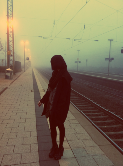 kaoruuun:  the fog was awesome yesterday. - on our way to cologne. 