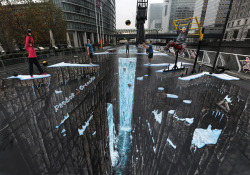 helloyoucreatives:  Rebook has revealed a massive 3D painting in London. The painting measured an impressive 1,160.4m² and was unveiled at London’s West India Quays, Canary Wharf. Here the public were invited to take part in a Reebok CrossFit WOD (workout
