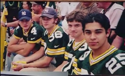 ramenjesus:  The cast of That 70s Show at a Green Bay Packers game (1998) 