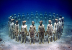  Underwater sculptures in Grenada, Guatemala by James Taylor 