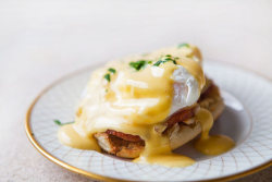 agalabout5foot10:  I could go some Eggs Benedict right about now.  