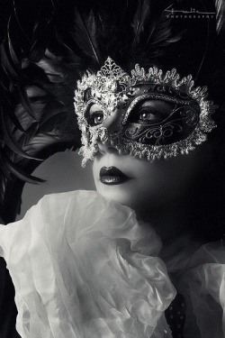 malialeon:  Masquerade on Flickr. 