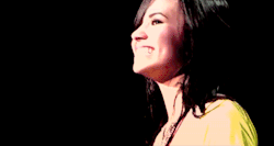  49% das pessoas acham que a Demi Lovato tem o sorriso mais bonito do mundo, e 6.000% acham que ela tem o sorriso mais bonito do universo! 