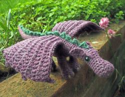amorningcupofjo:  CROCHET YOUR OWN DRAGON!! FREE PATTERN, created by Lucy Ravenscar  Reblogging for future reference! :D
