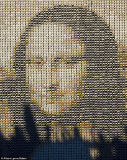 gaksdesigns:  Mona Lisa Painted in Coffee. This incredible coffee masterpiece took 8 people three hours to complete as well as 3,604 cups of coffee and 564 pints of milk.     thats just crazy
