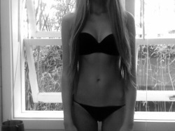 I don&rsquo;t usually reblog things like this but she has the exact body and hair and I am extremely jealous.
