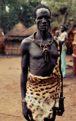 weformlikevoltron:  S.Sudanese man wearing leopard skin 