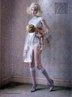girlsandguns:  Lindsey Wixson by Tim Walker - Vogue Italia Jan 2012 