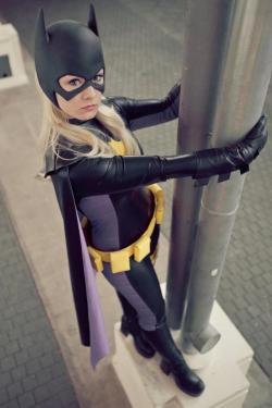 lemmeshowyousomething:  Batgirl cosplay  aaawwn