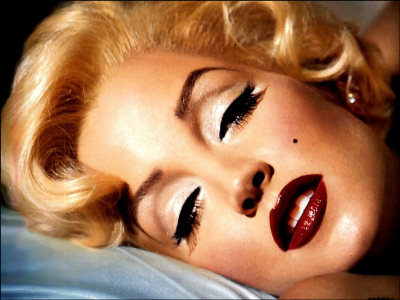 Marilyn monroe red lips