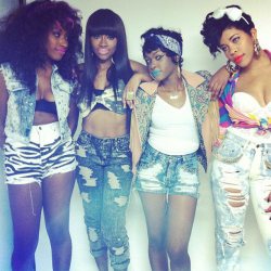 thesepinklips:  All talented young women from PHILLY!!!! Me thesepinklips (Artist) Lavaughn (Stylist) Sade (Boogasuga| Designer) Gogo morrow (Singer) Today was my friends boogasuga first shoot for her brand! We all had sooo much fun!!! :)  WWW.THESEPINKLI