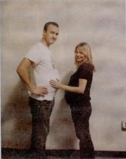  Michelle Williams was very insecure about her body when she was so pregnant, so Heath Ledger would often put padding under his shirt to appear pregnant as well in hopes of making his wife feel better. This photo was taken the first time Heath did this.