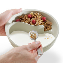 what-is-this-i-dont-even:  catherinedoll:  bonerack:  happybutt:  Obol, the Never-Soggy Cereal Bowl I need this!!!  This feels…wrong. It defeats the art of eating cereal.  yeah this is not okay. i fucking hate milk but this is ruining this sanctity