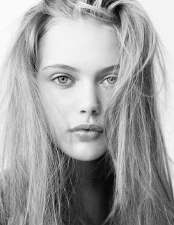 Model: Frida Gustavsson Photographer: Hasse Nielsen Magazine: Bon #55