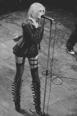 Taylor Momsen. ♥  Fuck yeah! She&rsquo;s sooo hot. ♥