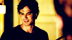 eterna-exagerada-deactivated201:  Damon: Se você quer acabar com o vilão tem que ser mais esperto do que ele.Stefan: Para acabar com o vilão, você tem que ser pior do que ele. 