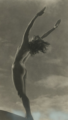 billyjane:   Dancer [Leni Riefenstahl] possibly by Willy Zielke This photograph, which Leni Riefenstahl posed for herself, was part of the Olympia film she directed in 1936 [see also] 