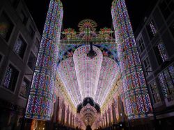 myedol:  The De Luminarie Cagna. A giant colonnade made of wood and hundreds of thousands of LEDs. The entrance area is an imposing 28 meters high. The audience walks into a fairy tale gallery, surrounded by light and color.  