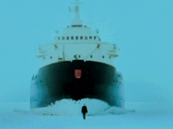  Walking in front of an icebreaker: Guido van der Werve, Nummer acht: Everything is going to be alright (2007) 