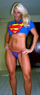 strongangels:  For leggy, blonde Supergirls is always a place in my blog.