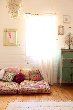 micasaessucasa:  (via a lovely girl’s room | the style files) 