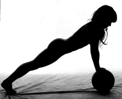 sexygymchics:  WORK OUT! #sexygymchics9k  Th3 Watch3r Approv3d(via imgTumble)