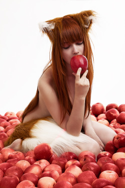 cosplaysoftheworld:  :: vesta777 as Nude Horo from Spice and Wolf ::Photographer: andrewhitc  &lt;33