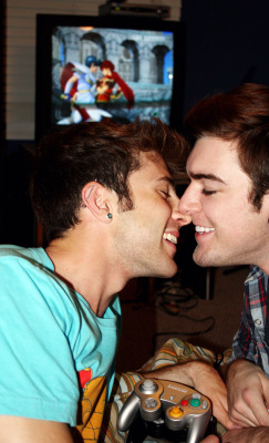 boyskisslove:  There’s nothing sweeter than love between two guys:Take a look at BOYS.KISS.LOVE 