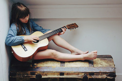 crucci:  guitar girl (by imogennn) 