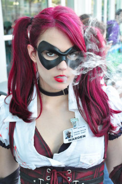 porkiepuss:  Harley Quinn smokin redhead cosplay comic con 