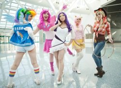 friedchickenequa:  arasaca:  So are MLP cosplayers furries? I want to know, because I’m not really sure what to think   oh my god this is PERFECT