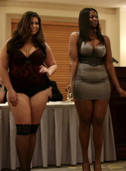 Two sexy plus models. [follow for LOADS more like this] - Certified #KillerKurves 