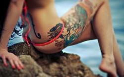 alphatangopapa:  Every girl should get a hip tattoo. Hip tattoos are sexy.