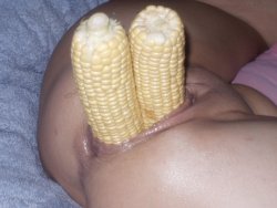 fishin75:  cuntstretchers:  Please stretch my pussy! Gape my cunt! Click Here!  Yummy cream corn