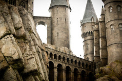 hogwarts castle in orlandooo~  omfg been there, best fucking trip evarrr.♥ 