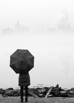 brooklyntheory:  Manhattan Through The Mist, Williamsburg 