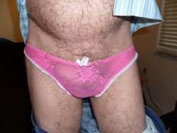 i-love-pretty-panties:  Yep, that’s me in my pink thong ;) 