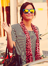 fadedheaven-blog:  Demi Lovato sunglasses appreciation post 