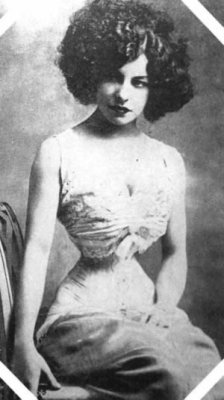 weirdvintage:  Polaire was the stage name used by French singer and actress Émilie Marie Bouchaud (May 14, 1874 – October 14, 1939).  She was a tightlacer whose corsetted waist was usually no greater than 14 inches. (via Staylace)