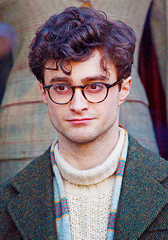 highonhiddle:  dailyloreena:  Daniel Radcliffe @  Kill Your Darlings Set.   #he looks more like Harry Potter than he did in Harry Potter 