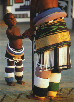 anotherafrica-blog:  Ndebele mother and child. 