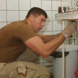 realmenstink:  scrumrob:  Hot soldier with sweat stained pits  RIPE WET SOLDIER PITS !!! 