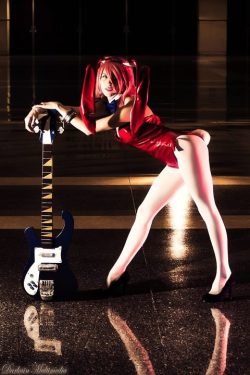 emeryblood:  This is TAYREX. Best Haruko FLCL cos i’ve seen. Check her out: https://www.facebook.com/Tayrexcosplays  Wow, not bad.