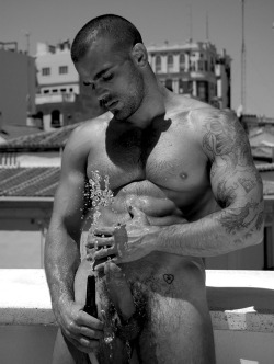 hoiphalloi:  b&amp;w piss fountain cumstud22:  One of the hottest piss pigs in the world - this guy is my ultimate fantasy  
