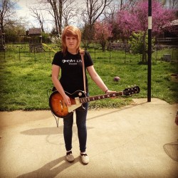 \m/ #guitar #girl #epiphone #lespaul #music #metal #photography #instagram #iphoneography (Taken with instagram)