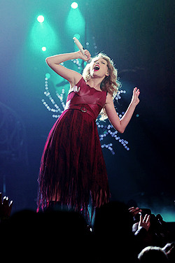 heldyourpride:  Taylor Swift-(S) Speak Now Tour 