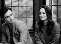 opensseason:  bambifairy:  esscence:  blissfulbambi:  The way he’s looking at her, you’d think they were dating in real life.  i miss this show so much! i miss them so much, i miss their fights, their mischief, their laughs, their schemes. its hard