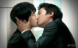 chinkoheartschinko:  futanariai:  cutest fucking couple ever.  Song Chang Ui &amp; Lee Sangwoo in ‘Life Is Beautiful’ written by Kim Soo Hyun and directed by Jung Eul Young (2010) 