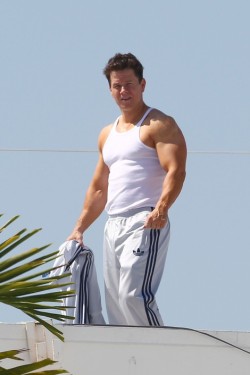 jocksrule:  A buffed up Mark Wahlberg on set in the streets of Miami filming his up coming film due for release in 2013: “Pain And Gain”, also starring Ed Harris.  